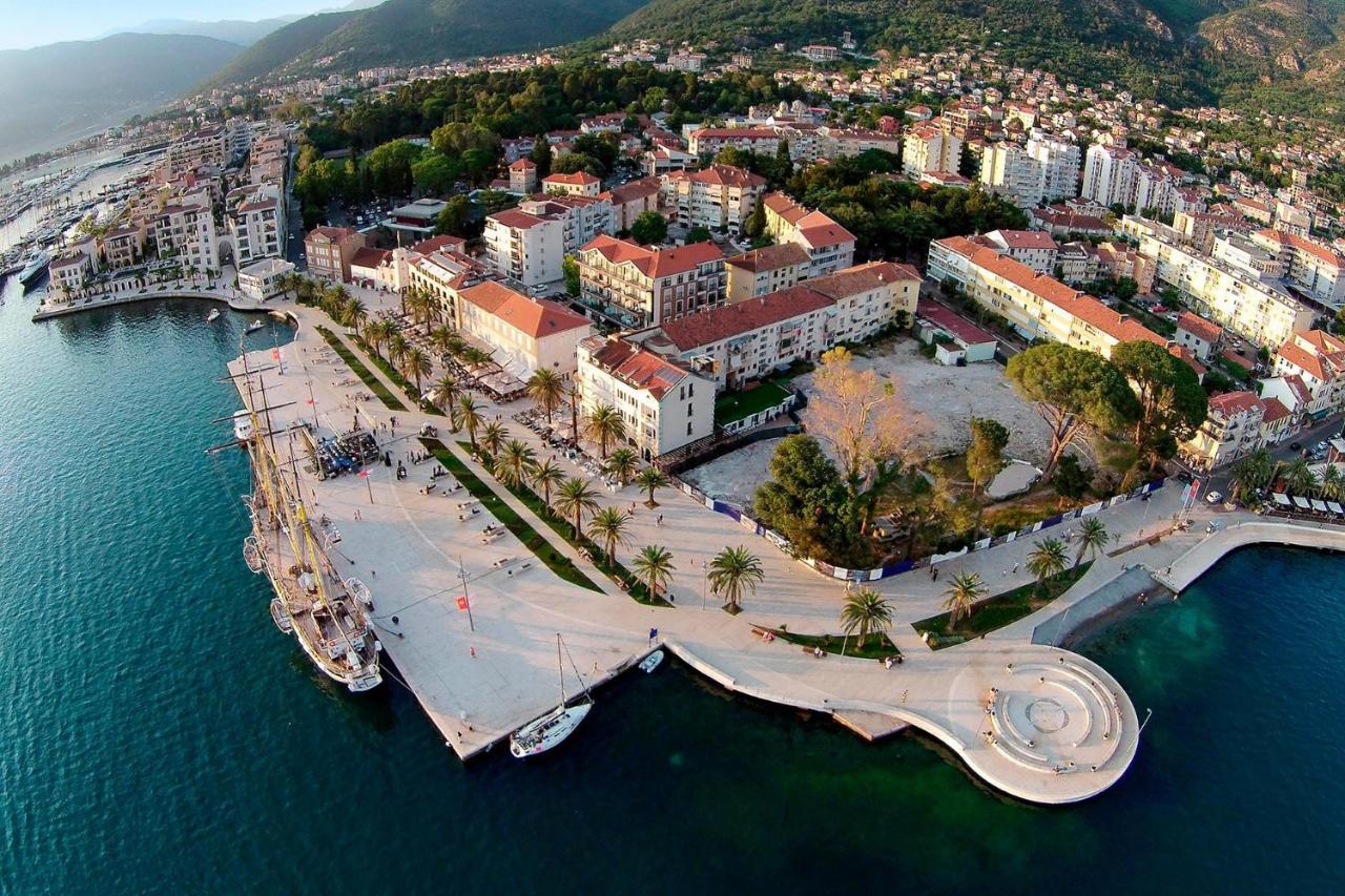 Room Next To Porto Montenegro Tivat Bagian luar foto